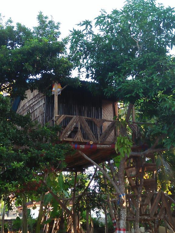 Nyuh Bengkok Tree House Hotel Batununggul Exterior photo